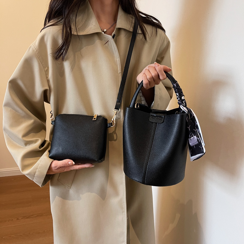 Red PU Bucket Shoulder and Cro - Luxury Bags For Women Sale avis et prix