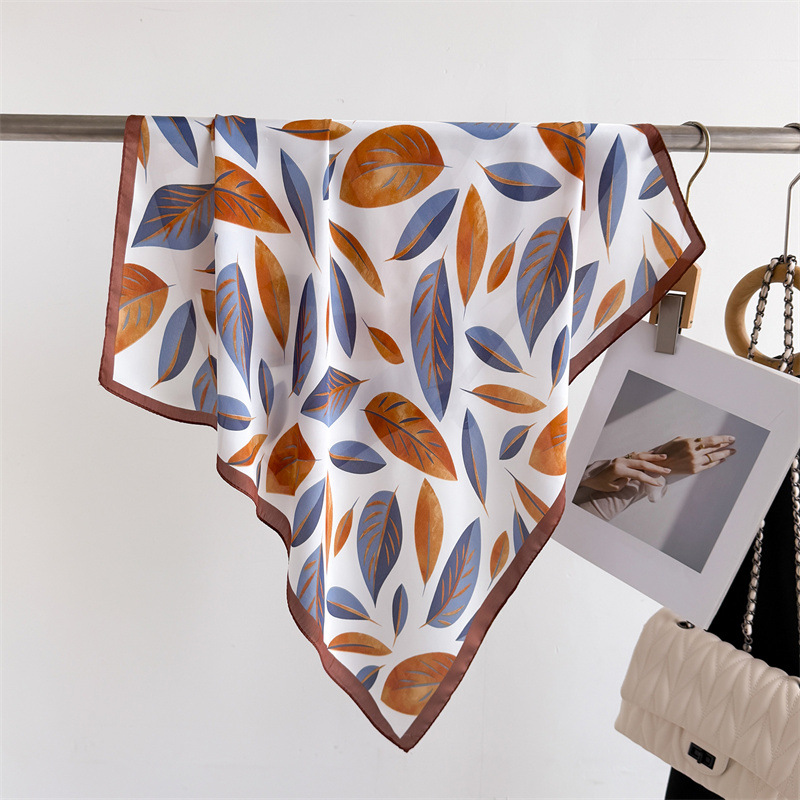 Luxury Brand Print 70cm Square - Luxury Bags Store avis et prix