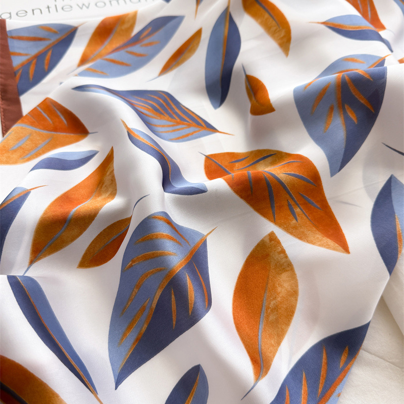 Luxury Brand Print 70cm Square - Luxury Bags Store avis et prix